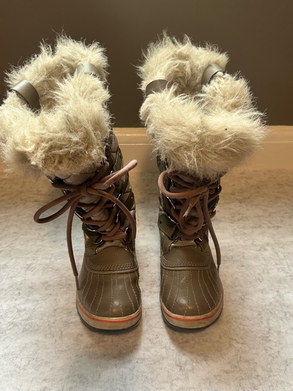 Sorel Women’s Faux Fur Trim Lace-Up Winter Boots in Olive/Silver - Size 5